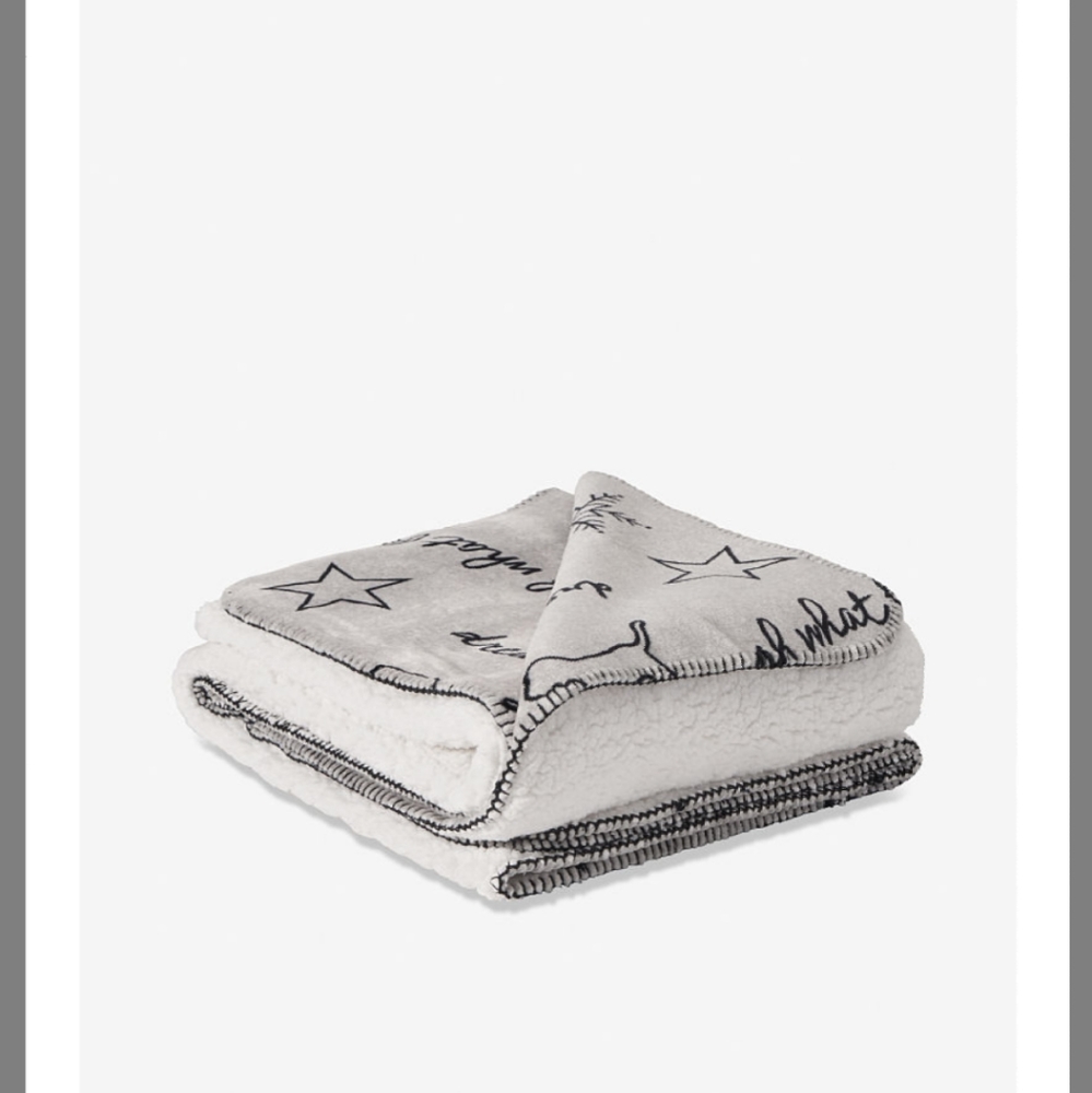 ❤ VS PINK      Gray Sherpa Blanket❤